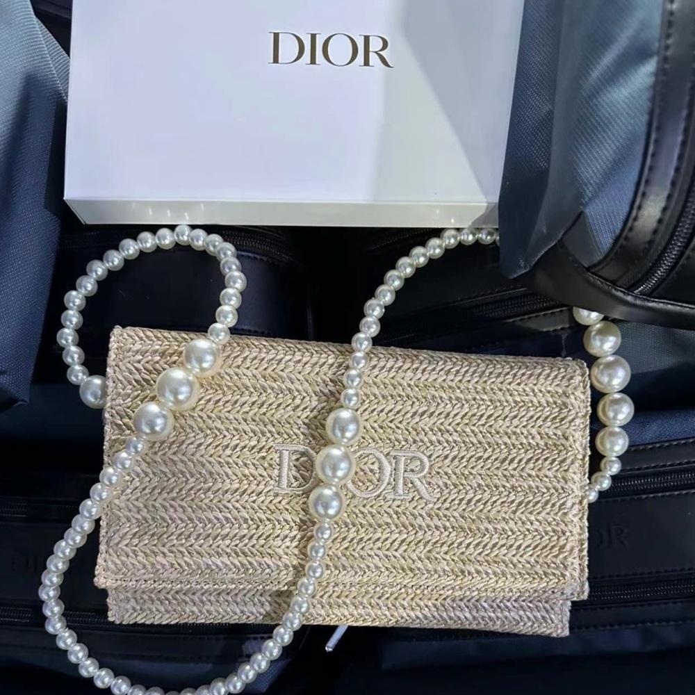 New Dior Beauty Raffia Pouch - Picture 3 of 4